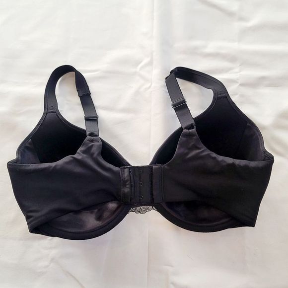 Bali Women's One Smooth U Ultra Light Lace with Lift Underwire - Picture 2 of 7